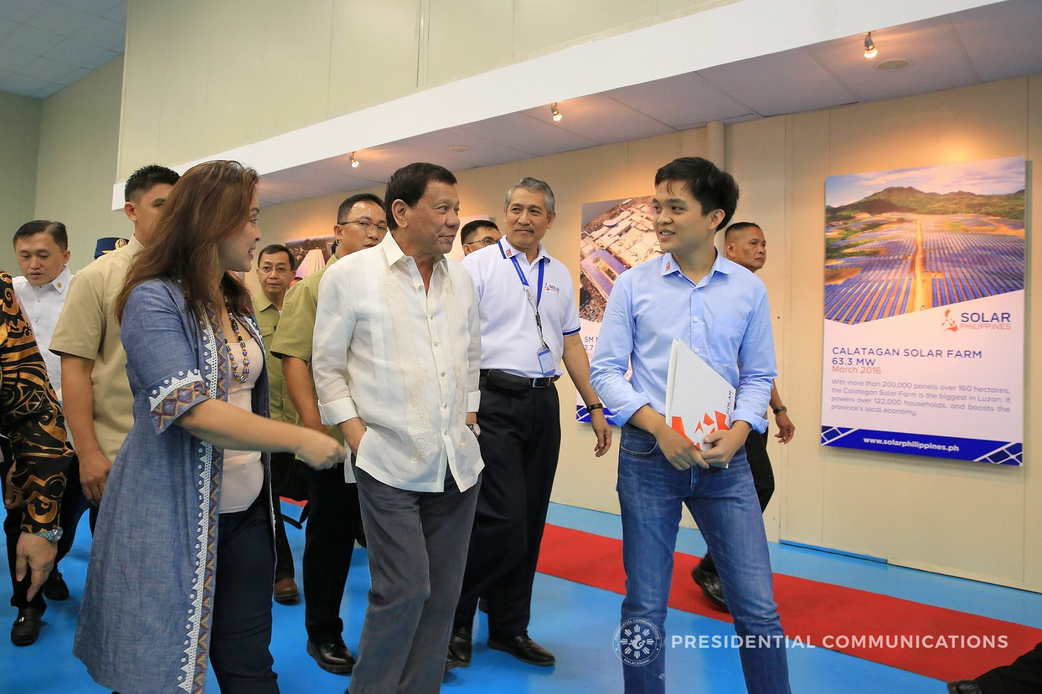 Solar Philippines founder and president Leandro Leviste welcomes then President Rodrigo Duterte and his mother, Sen. Loren Legarda, at the firm’s factory in Sto. Tomas, Batangas. Solar Philippines would be granted a 25-year franchise in 2019. (Photo from the Facebook page of the Presidential Communications Office, August 2017)